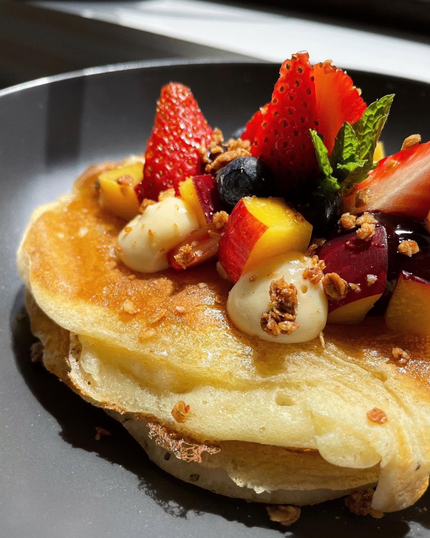 Pancakes with seasonal fruit